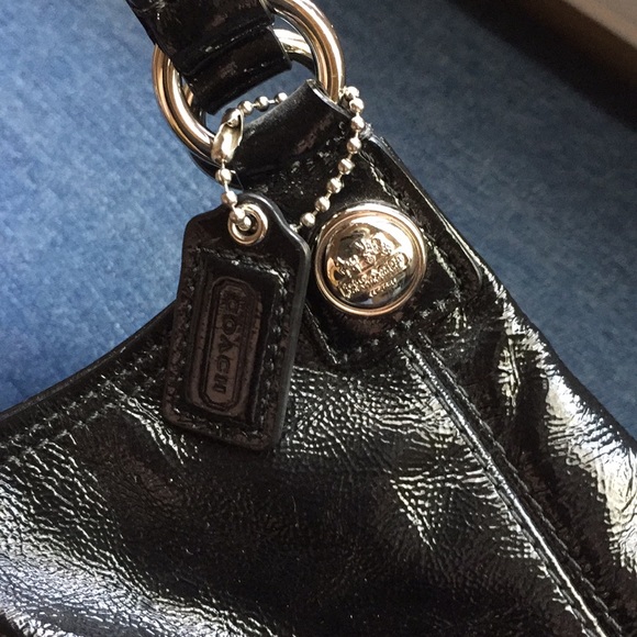 Coach NWOT mini Maggie style handbag. Black patent - Picture 3 of 6